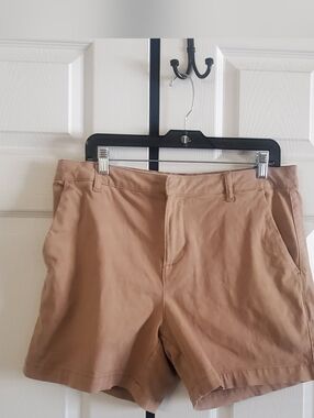 BANANA REPUBLIC CHINO SHORTS. SZ 14. NEWER. STRETCH POCKETS.